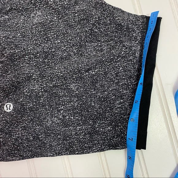 Lululemon T.H.E. Short *Linerless 7"
White Noise Alpine White Black Size Small - Picture 6 of 7